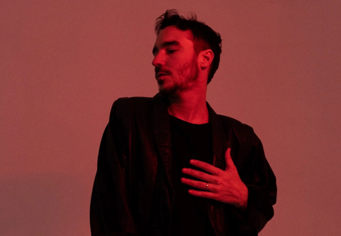 Juku Ares se sumerge en el pop con su disco "Sitcom"