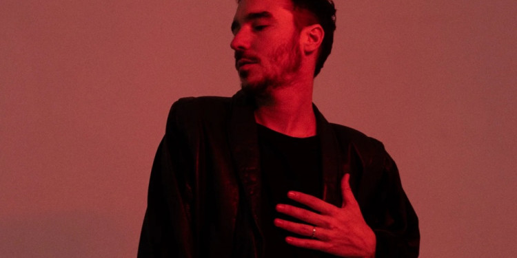 Juku Ares se sumerge en el pop con su disco "Sitcom"