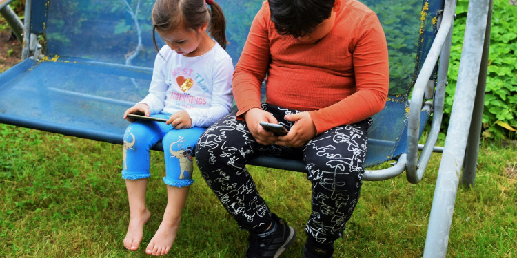 ¿Qué consecuencias tiene el uso de redes sociales en las infancias?