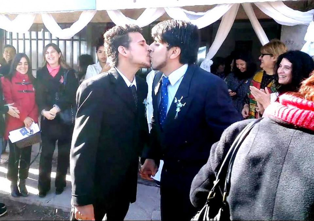 Iglesia mendocina casó una pareja del mismo sexo