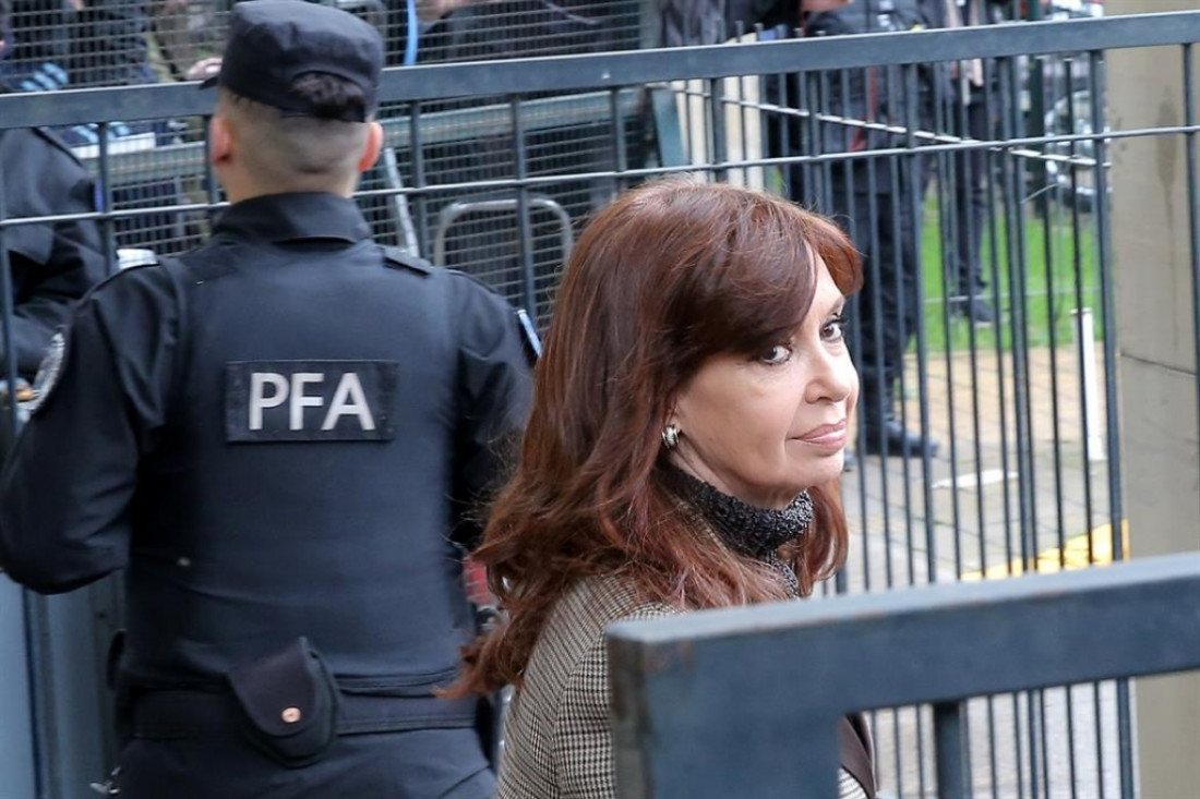 Acusaciones cruzadas tras los allanamientos a CFK