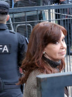 Acusaciones cruzadas tras los allanamientos a CFK