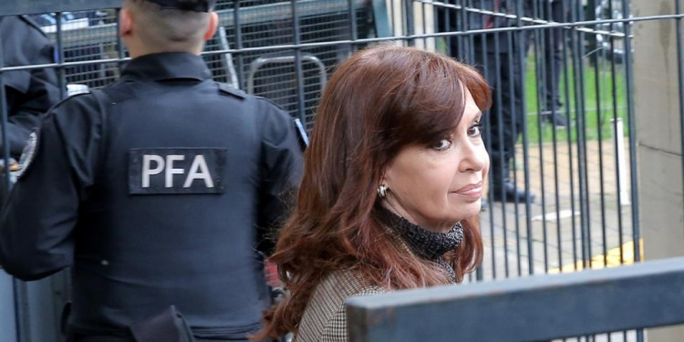 Acusaciones cruzadas tras los allanamientos a CFK