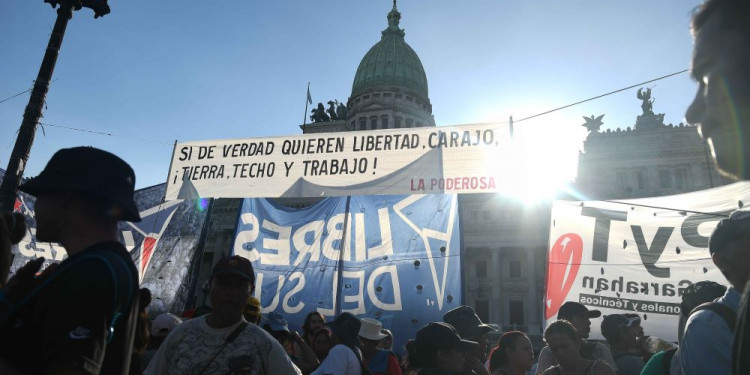 Jornada decisiva para la ley ómnibus: más modificaciones, tensión y marchas 