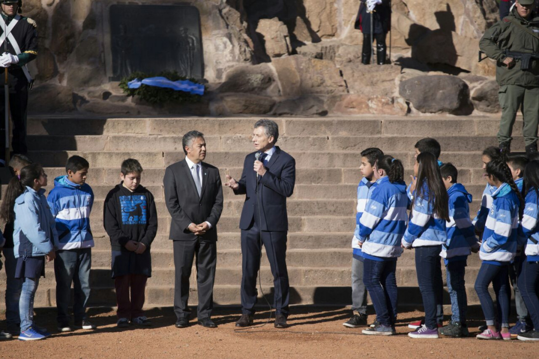 Crónica de la visita relámpago de Macri