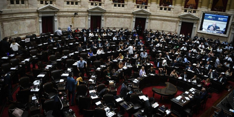 El oficialismo busca acuerdos en Diputados para sancionar en particular la ley "Bases"