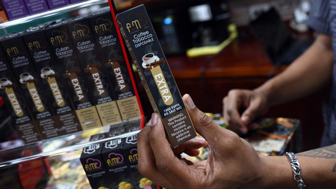 La OMS informó que los cigarrillos electrónicos con nicotina son altamente adictivos