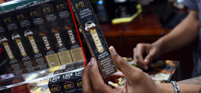 La OMS informó que los cigarrillos electrónicos con nicotina son altamente adictivos