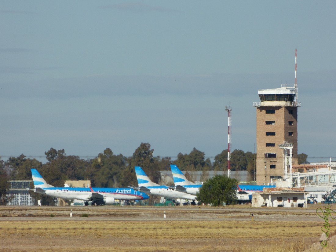 Cierre del aeropuerto: Taxistas reclaman soluciones para el sector