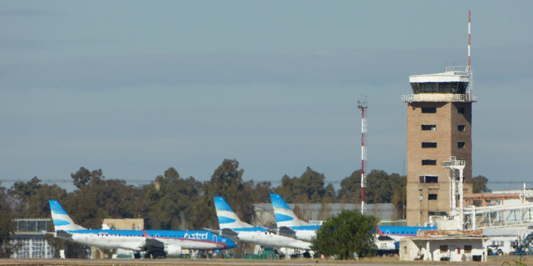 Cierre del aeropuerto: Taxistas reclaman soluciones para el sector