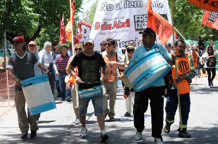 imagen Fotogalería: jornada de marchas en Mendoza contra la reforma