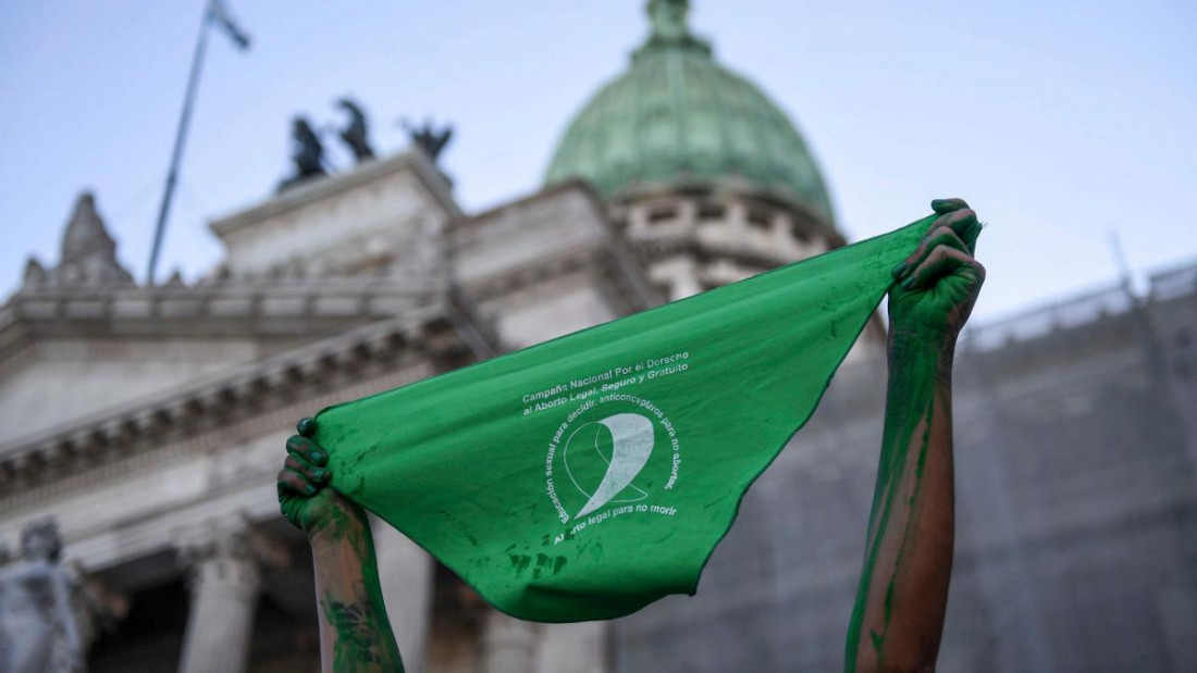 La marea verde trasciende fronteras y cuestiona la criminalización del aborto en la región