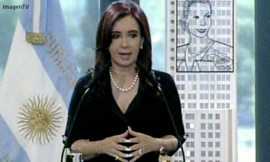 Cristina exhortó a seguir trabajando por la Argentina: "Por ella es por la única que pido" 