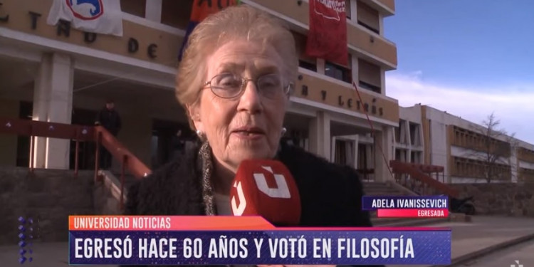 Una egresada de la UNCUYO fue a votar con 88 años 