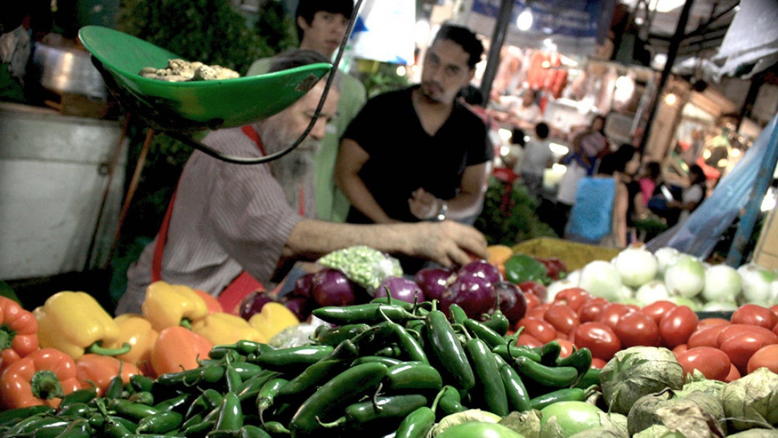 Devolución del IVA: "Es para comprar bienes de la canasta alimentaria básica"