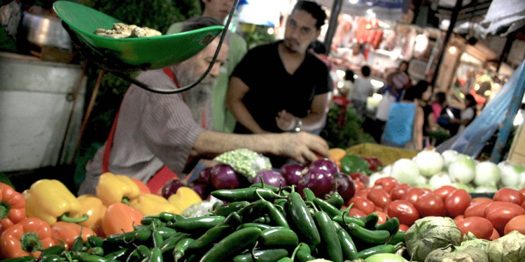 Devolución del IVA: "Es para comprar bienes de la canasta alimentaria básica"