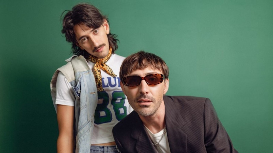 Galean se pregunta si ser "Político o Rolling Stone" en su nuevo single