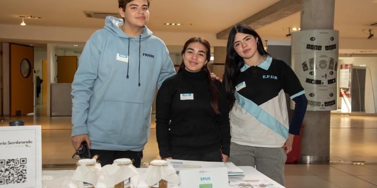 Estudiantes de 15 a 18 años de Mendoza vendieron acciones para hacer realidad sus emprendimientos