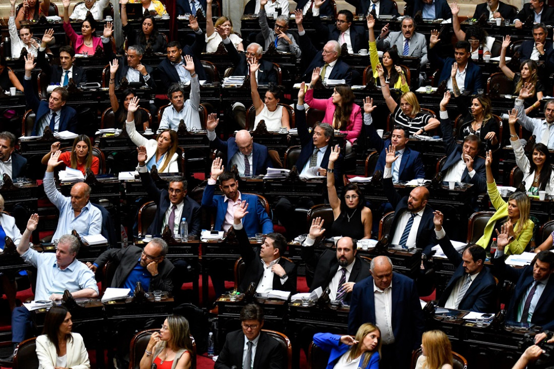 Cómo sigue el proyecto de la ley "Bases" luego del revés en la sesión de Diputados