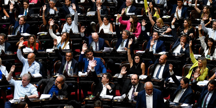 Cómo sigue el proyecto de la ley "Bases" luego del revés en la sesión de Diputados