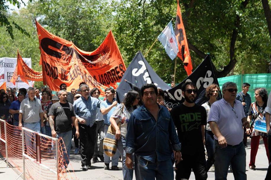 imagen Fotogalería: jornada de marchas en Mendoza contra la reforma