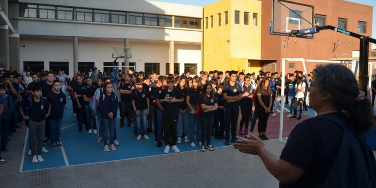 En medio del paro nacional de docentes, comenzaron las clases en varias provincias 