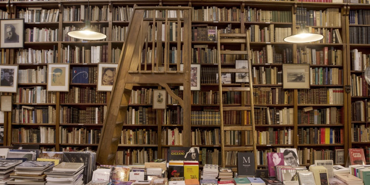 Libreros, editores y actores del sector rechazan que se derogue la Ley del Libro
