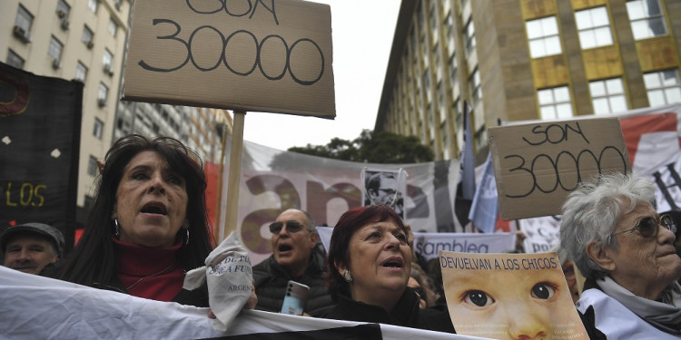 Contra provocaciones, salvar la democracia