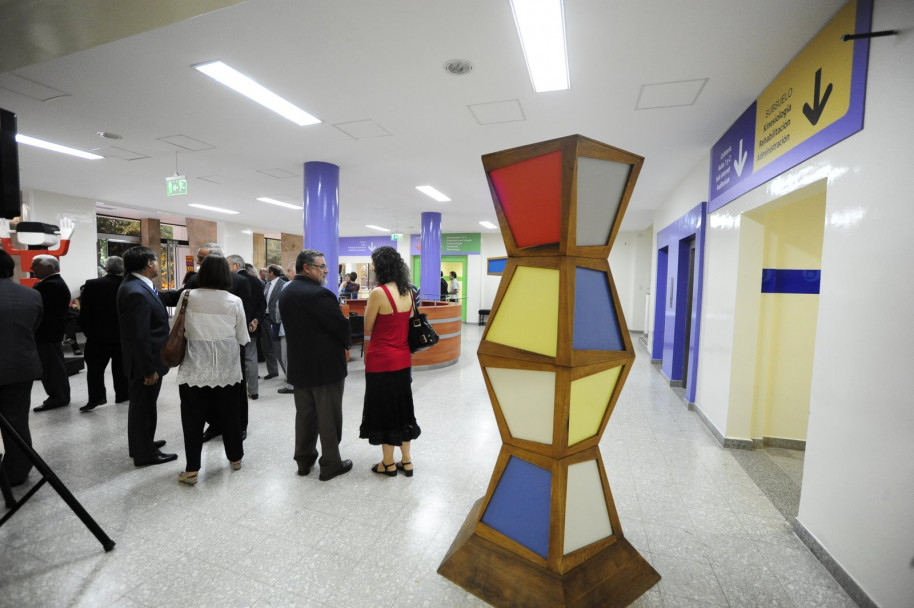 imagen Inauguraron muestra  de arte en el hall del Hospital Universitario