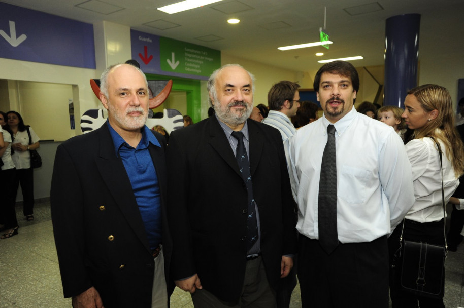 imagen Inauguraron muestra  de arte en el hall del Hospital Universitario