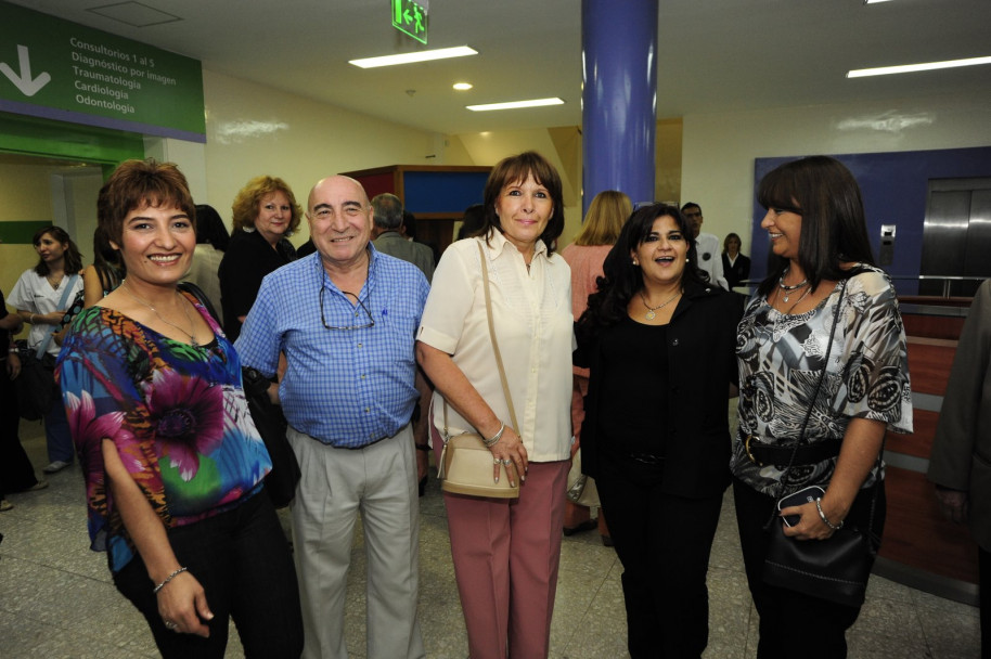 imagen Inauguraron muestra  de arte en el hall del Hospital Universitario