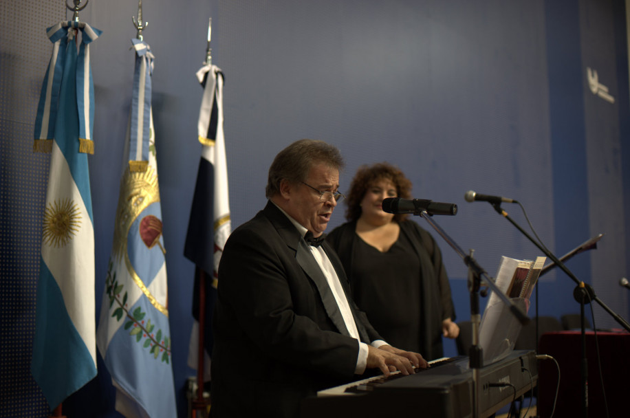 imagen Inauguraron muestra  de arte en el hall del Hospital Universitario