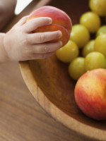 Niños, niñas y adolescentes consumen solo el 20% de las frutas y verduras recomendadas