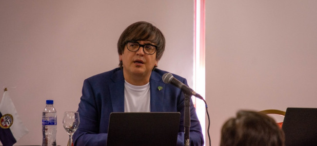 Desafíos en tiempos de IA: "Nuestra mayor rebeldía es prestar atención"