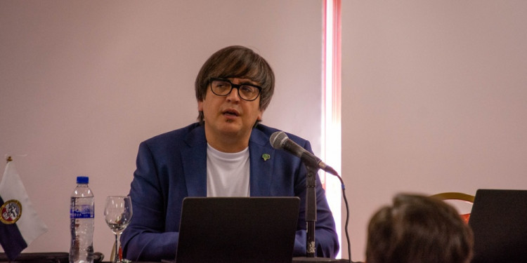 Desafíos en tiempos de IA: "Nuestra mayor rebeldía es prestar atención"