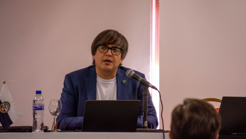 imagen que ilustra noticia Desafíos en tiempos de IA: “Nuestra mayor rebeldía es prestar atención”