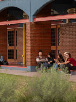 Ya no es solo estudiar: el trabajo y las tareas de cuidado transforman las trayectorias universitarias