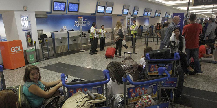 Aeronáuticos anunciaron un paro nacional para el viernes