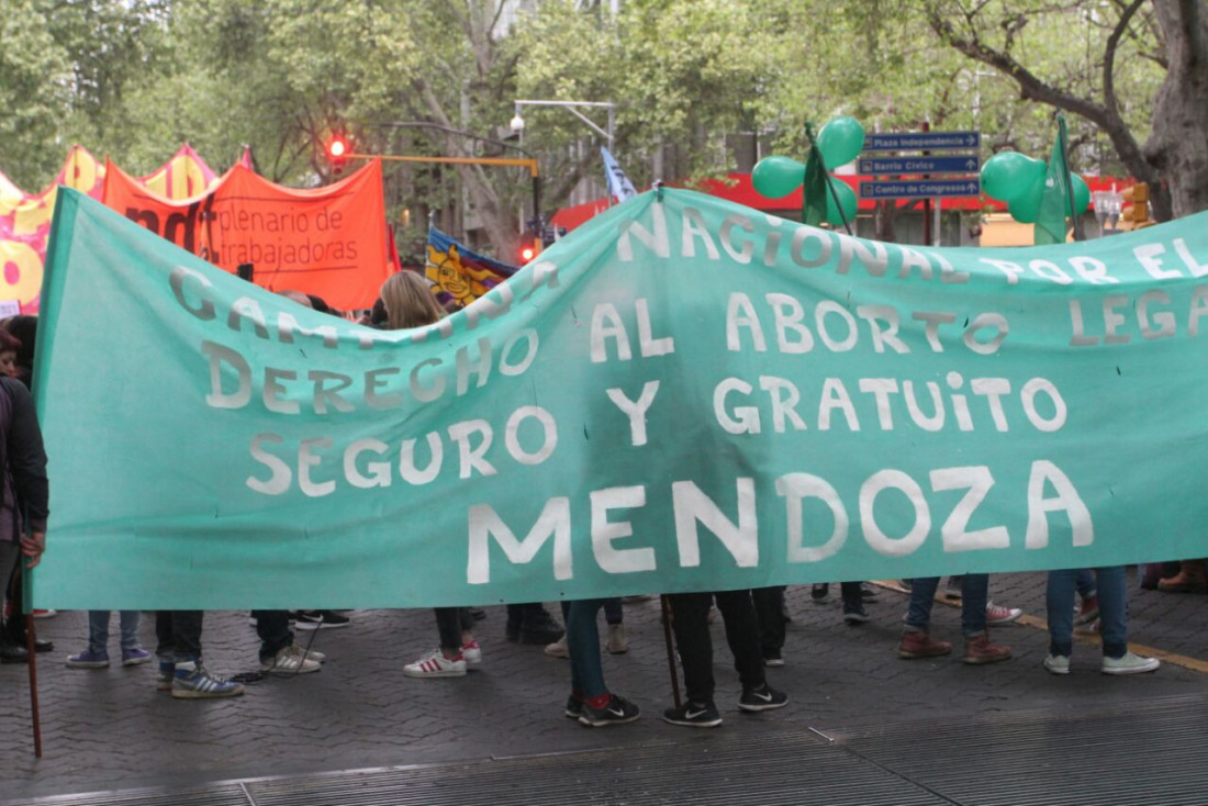 Marcha en Mendoza a favor del aborto libre, seguro y gratuito