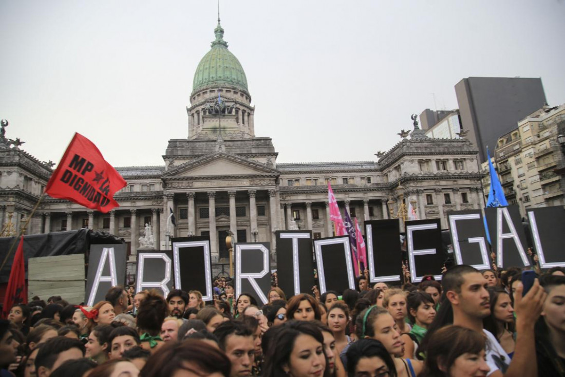 Con el aborto en el centro del debate, Macri se reúne con legisladores oficialistas