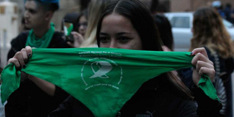 Realizarán nuevo pañuelazo a favor del aborto legal