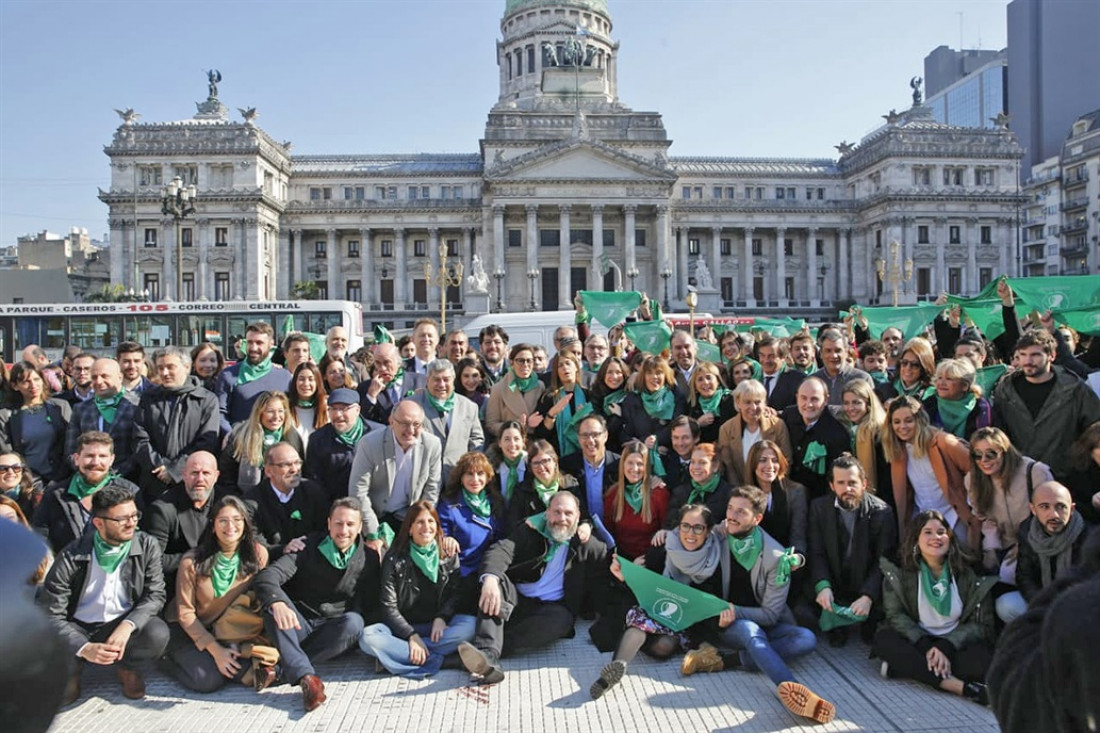 Roces dentro de Cambiemos por una foto a favor del aborto legal