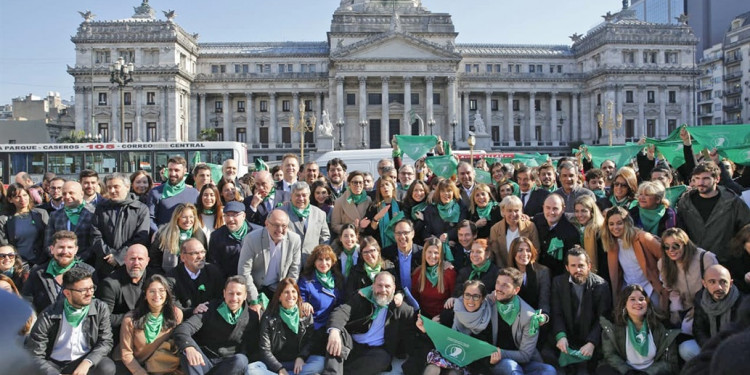 Roces dentro de Cambiemos por una foto a favor del aborto legal