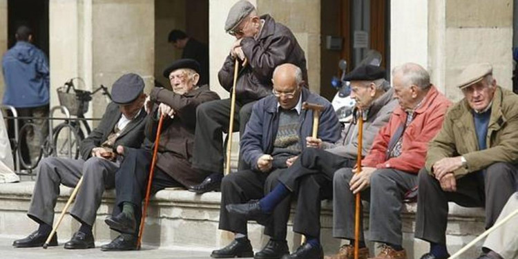 Mañana comenzarán a pagar el 82 % móvil a los jubilados