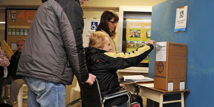 Cómo es el voto asistido para personas con discapacidad