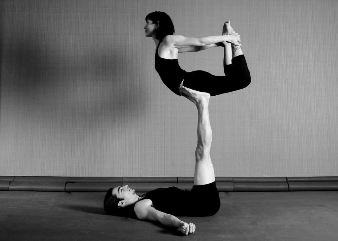 Taller de AcroYoga, salud física y mental