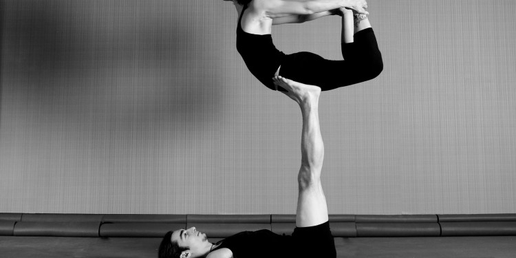 Taller de AcroYoga, salud física y mental