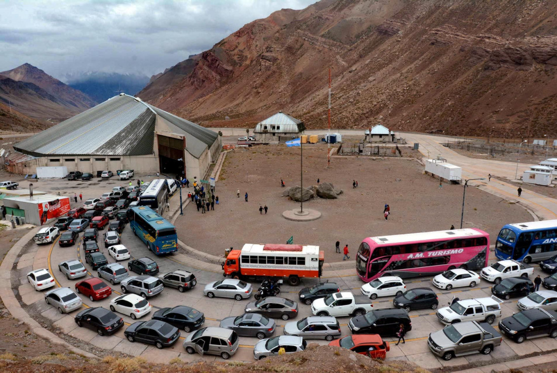 Argentina y Chile buscan agilizar trámites migratorios