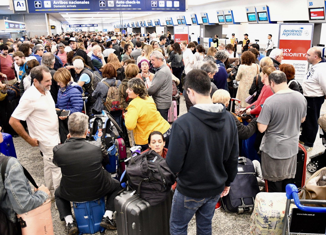 Más de 30.000 pasajeros afectados por la medida de fuerza en Aerolíneas