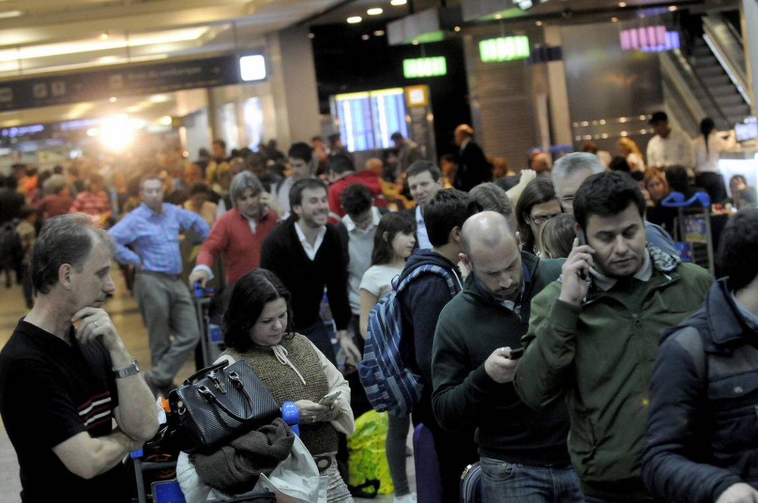 Un paro de pilotos suspendió los vuelos de Aerolíneas y Austral